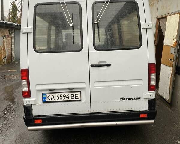 Белый Мерседес Sprinter, объемом двигателя 2.1 л и пробегом 310 тыс. км за 7200 $, фото 6 на Automoto.ua