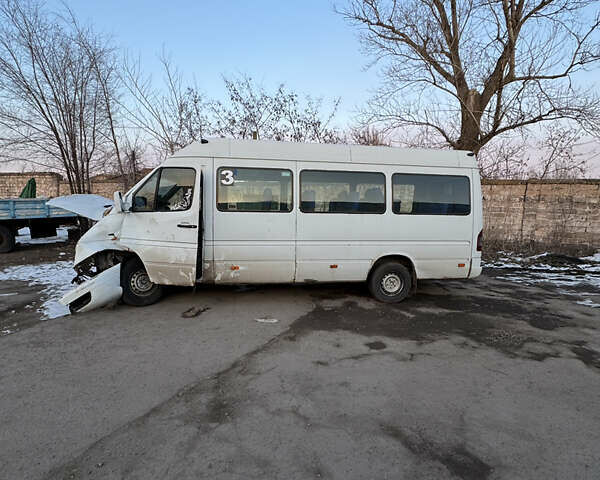 Белый Мерседес Sprinter, объемом двигателя 2.15 л и пробегом 800 тыс. км за 4104 $, фото 1 на Automoto.ua