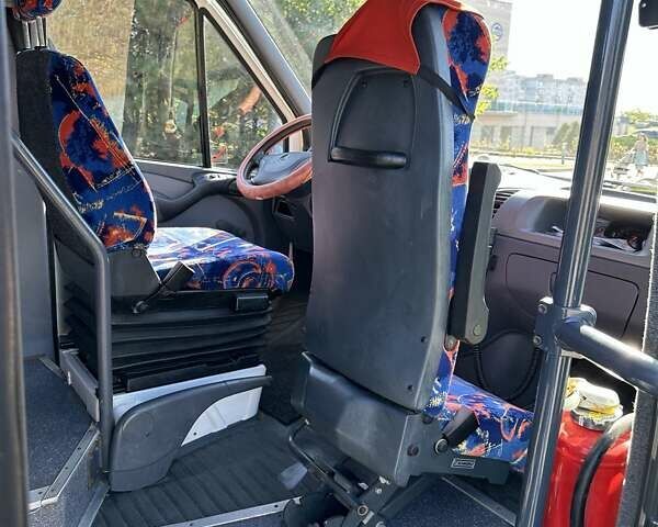 Белый Мерседес Sprinter, объемом двигателя 2.7 л и пробегом 590 тыс. км за 18000 $, фото 1 на Automoto.ua