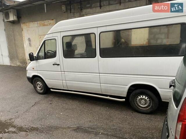 Белый Мерседес Sprinter, объемом двигателя 2.1 л и пробегом 310 тыс. км за 7200 $, фото 4 на Automoto.ua