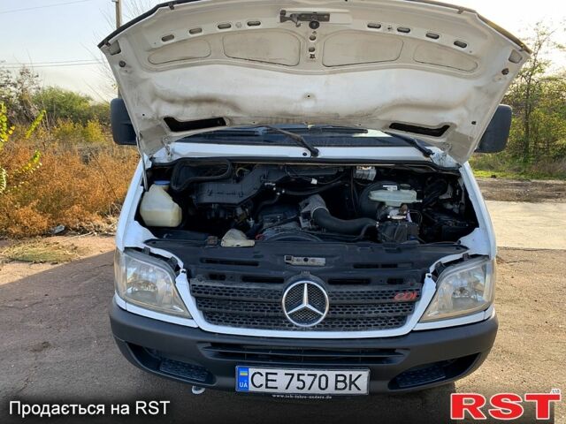 Белый Мерседес Sprinter, объемом двигателя 2.7 л и пробегом 526 тыс. км за 8500 $, фото 12 на Automoto.ua