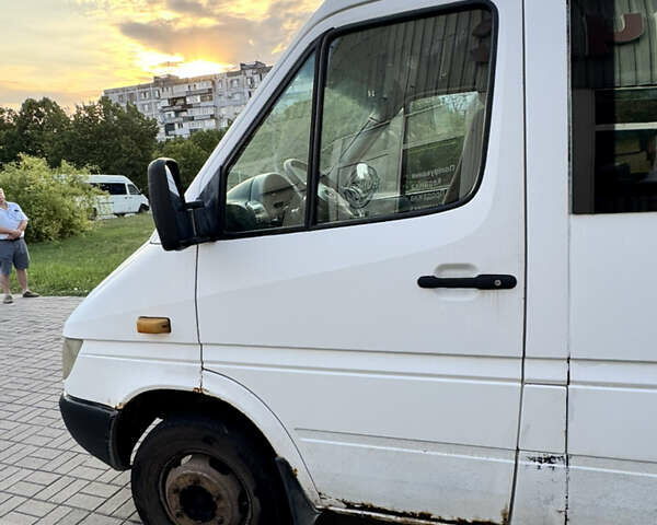 Мерседес Sprinter 2002 в Запорожье на Automoto.ua Белый Мерседес Sprinter, объемом двигателя 2.7 л и пробегом 473 тыс. км за 11300 $, фото 3 на Automoto.ua