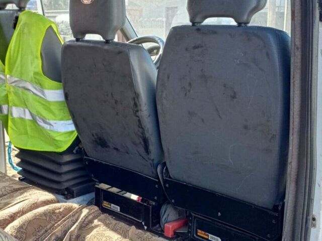 Белый Мерседес Sprinter, объемом двигателя 2.1 л и пробегом 470 тыс. км за 5400 $, фото 5 на Automoto.ua
