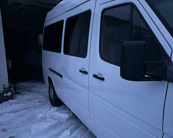 Белый Мерседес Sprinter, объемом двигателя 2.15 л и пробегом 400 тыс. км за 8400 $, фото 1 на Automoto.ua