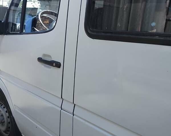 Белый Мерседес Sprinter, объемом двигателя 2.1 л и пробегом 350 тыс. км за 8300 $, фото 7 на Automoto.ua