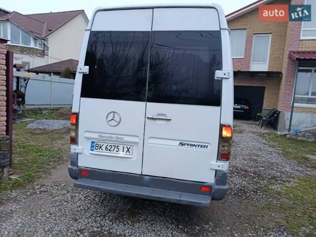 Белый Мерседес Sprinter, объемом двигателя 2.2 л и пробегом 530 тыс. км за 9000 $, фото 6 на Automoto.ua