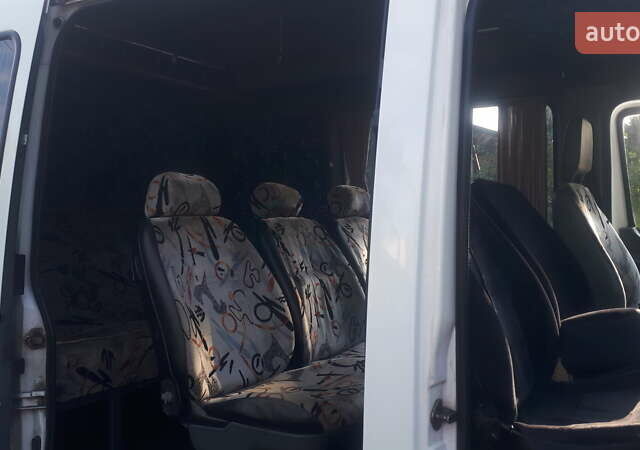 Белый Мерседес Sprinter, объемом двигателя 2.2 л и пробегом 500 тыс. км за 13500 $, фото 3 на Automoto.ua