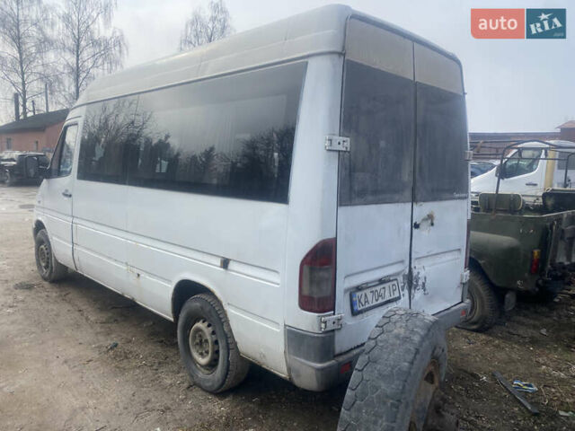 Белый Мерседес Sprinter, объемом двигателя 2.69 л и пробегом 727 тыс. км за 5500 $, фото 2 на Automoto.ua