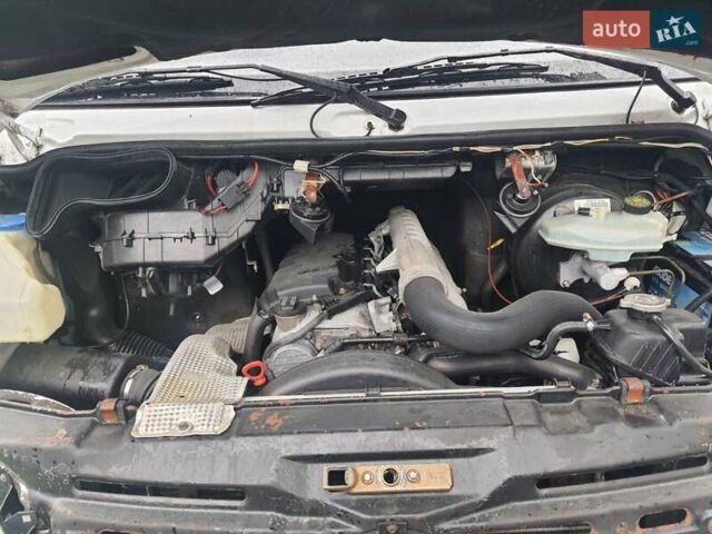 Белый Мерседес Sprinter, объемом двигателя 2.7 л и пробегом 800 тыс. км за 10000 $, фото 14 на Automoto.ua