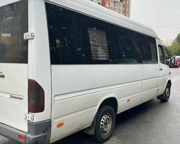 Белый Мерседес Sprinter, объемом двигателя 2.15 л и пробегом 800 тыс. км за 9500 $, фото 3 на Automoto.ua