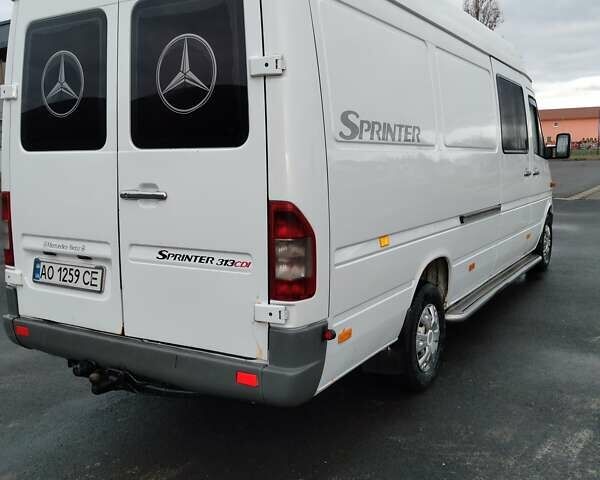 Белый Мерседес Sprinter, объемом двигателя 2.2 л и пробегом 500 тыс. км за 11000 $, фото 5 на Automoto.ua