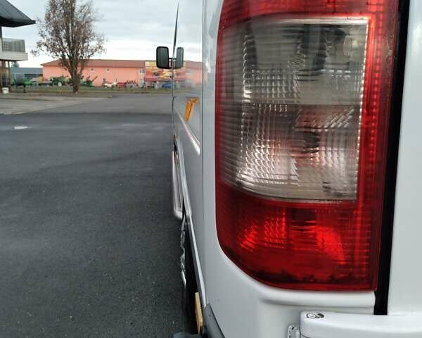Белый Мерседес Sprinter, объемом двигателя 2.2 л и пробегом 500 тыс. км за 11000 $, фото 7 на Automoto.ua