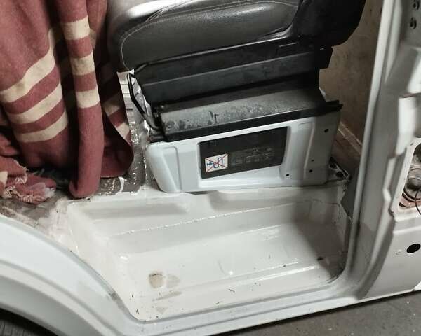 Белый Мерседес Sprinter, объемом двигателя 2.15 л и пробегом 465 тыс. км за 7100 $, фото 11 на Automoto.ua