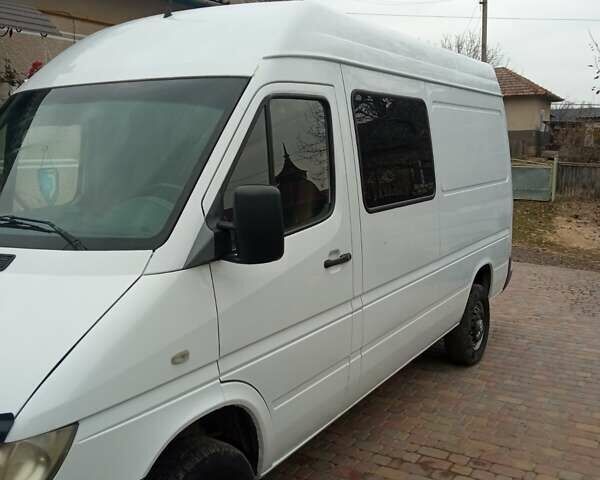 Белый Мерседес Sprinter, объемом двигателя 2.2 л и пробегом 758 тыс. км за 7500 $, фото 2 на Automoto.ua