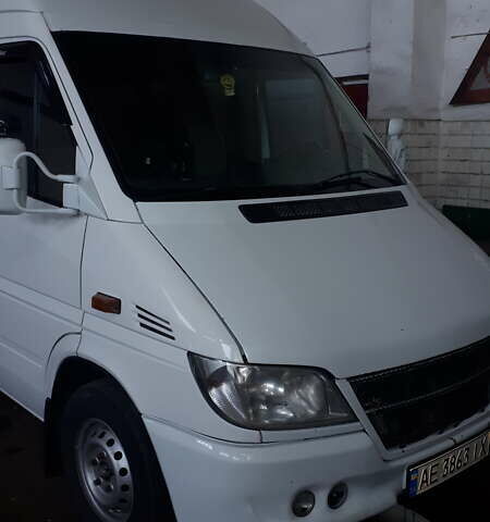 Белый Мерседес Sprinter, объемом двигателя 2.2 л и пробегом 730 тыс. км за 9500 $, фото 1 на Automoto.ua