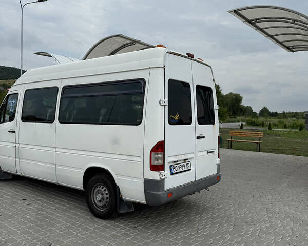 Белый Мерседес Sprinter, объемом двигателя 2.15 л и пробегом 356 тыс. км за 10000 $, фото 3 на Automoto.ua
