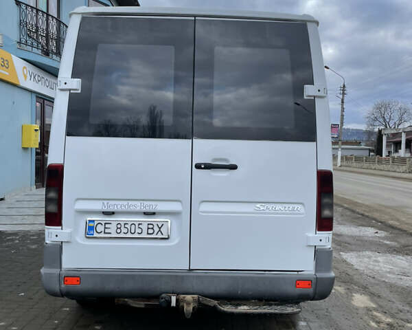 Белый Мерседес Sprinter, объемом двигателя 2.5 л и пробегом 500 тыс. км за 11600 $, фото 3 на Automoto.ua