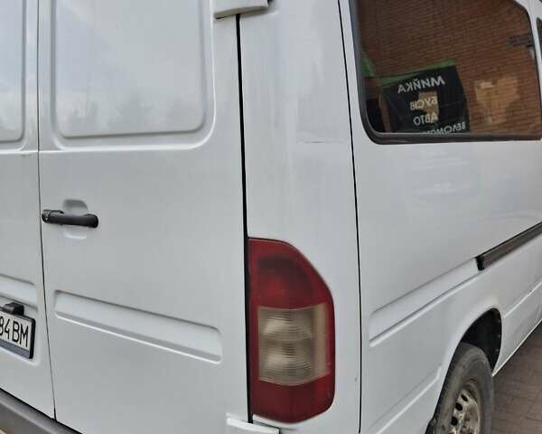 Белый Мерседес Sprinter, объемом двигателя 2.69 л и пробегом 580 тыс. км за 7700 $, фото 2 на Automoto.ua