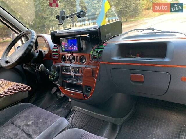 Белый Мерседес Sprinter, объемом двигателя 2.69 л и пробегом 770 тыс. км за 6500 $, фото 3 на Automoto.ua