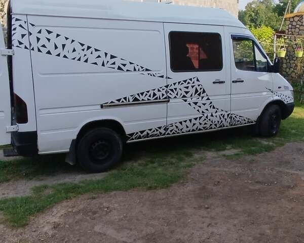 Белый Мерседес Sprinter, объемом двигателя 2.15 л и пробегом 465 тыс. км за 7100 $, фото 3 на Automoto.ua