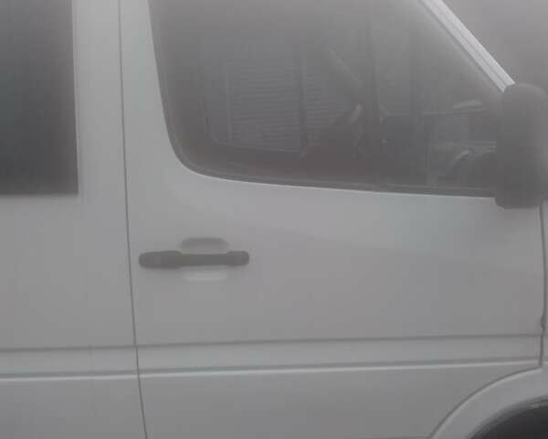 Белый Мерседес Sprinter, объемом двигателя 2.15 л и пробегом 650 тыс. км за 12999 $, фото 7 на Automoto.ua