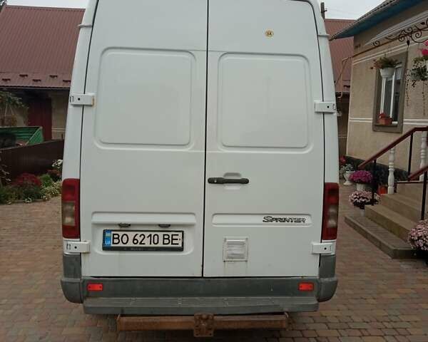 Белый Мерседес Sprinter, объемом двигателя 2.2 л и пробегом 758 тыс. км за 7500 $, фото 3 на Automoto.ua