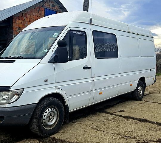 Белый Мерседес Sprinter, объемом двигателя 2.7 л и пробегом 300 тыс. км за 4800 $, фото 1 на Automoto.ua