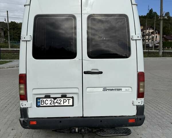 Белый Мерседес Sprinter, объемом двигателя 2.69 л и пробегом 700 тыс. км за 6000 $, фото 5 на Automoto.ua