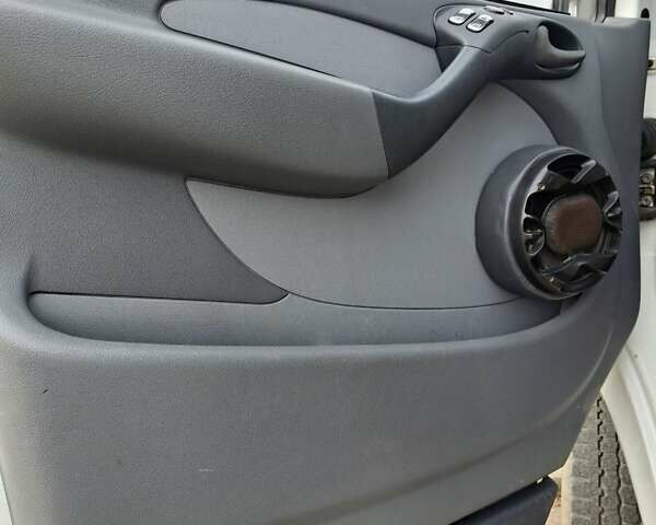 Белый Мерседес Sprinter, объемом двигателя 2.69 л и пробегом 580 тыс. км за 7700 $, фото 23 на Automoto.ua