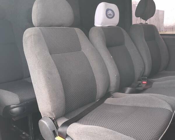 Белый Мерседес Sprinter, объемом двигателя 2.2 л и пробегом 500 тыс. км за 11000 $, фото 2 на Automoto.ua
