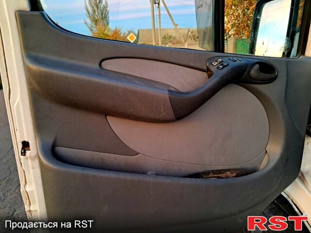 Білий Мерседес Sprinter, об'ємом двигуна 2.2 л та пробігом 390 тис. км за 2900 $, фото 3 на Automoto.ua