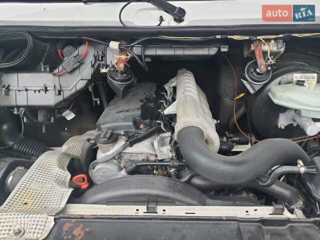 Белый Мерседес Sprinter, объемом двигателя 2.7 л и пробегом 800 тыс. км за 10000 $, фото 15 на Automoto.ua