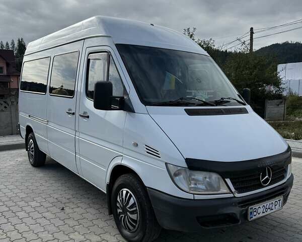 Белый Мерседес Sprinter, объемом двигателя 2.69 л и пробегом 700 тыс. км за 6000 $, фото 2 на Automoto.ua