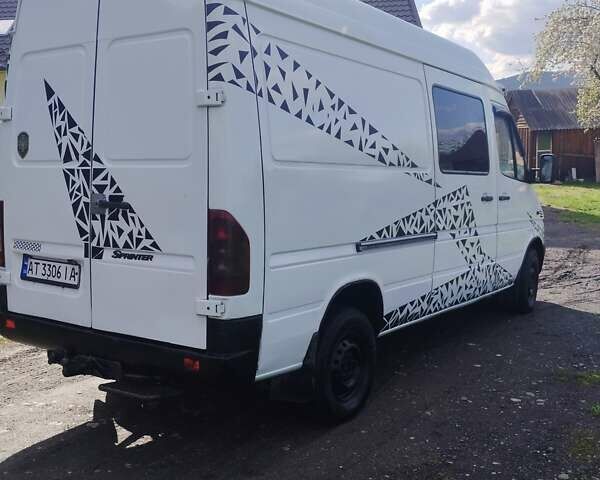 Белый Мерседес Sprinter, объемом двигателя 2.15 л и пробегом 465 тыс. км за 7100 $, фото 8 на Automoto.ua