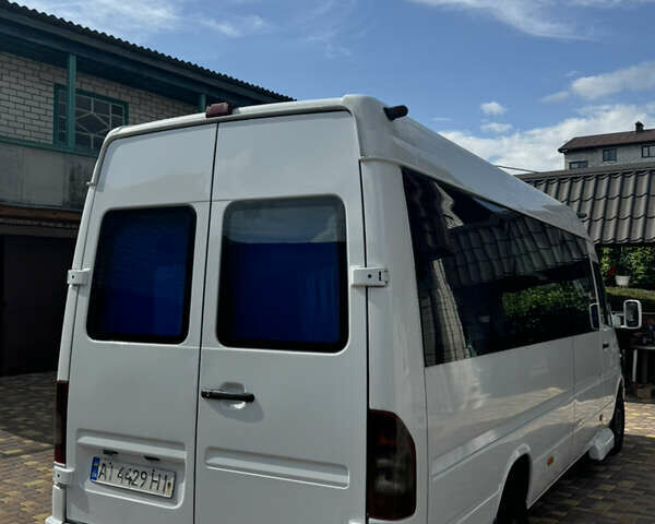 Белый Мерседес Sprinter, объемом двигателя 2.15 л и пробегом 793 тыс. км за 9800 $, фото 2 на Automoto.ua