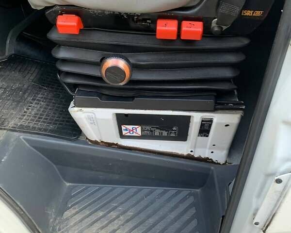 Белый Мерседес Sprinter, объемом двигателя 2.69 л и пробегом 770 тыс. км за 6500 $, фото 6 на Automoto.ua