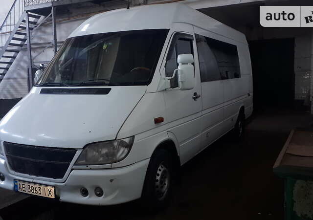 Белый Мерседес Sprinter, объемом двигателя 2.2 л и пробегом 730 тыс. км за 9500 $, фото 7 на Automoto.ua