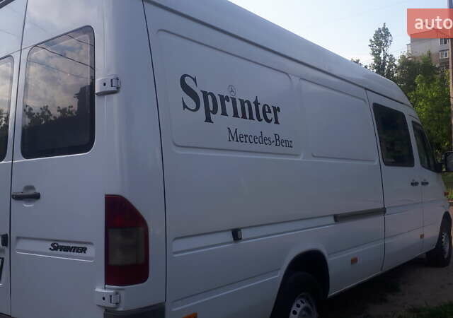 Белый Мерседес Sprinter, объемом двигателя 2.2 л и пробегом 500 тыс. км за 13500 $, фото 1 на Automoto.ua