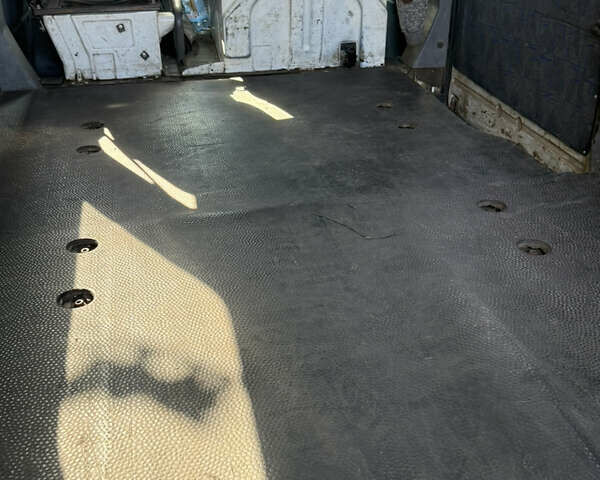 Білий Мерседес Sprinter, об'ємом двигуна 2.15 л та пробігом 300 тис. км за 4800 $, фото 5 на Automoto.ua
