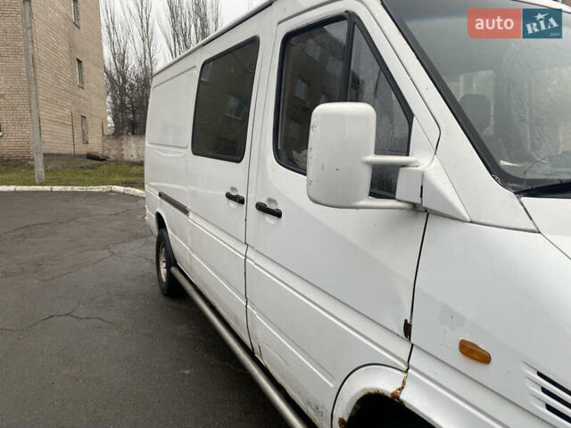 Белый Мерседес Sprinter, объемом двигателя 2.15 л и пробегом 690 тыс. км за 5400 $, фото 1 на Automoto.ua