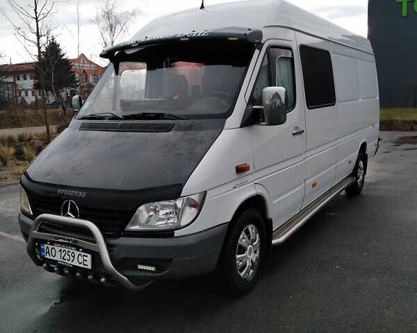 Белый Мерседес Sprinter, объемом двигателя 2.2 л и пробегом 500 тыс. км за 11000 $, фото 9 на Automoto.ua