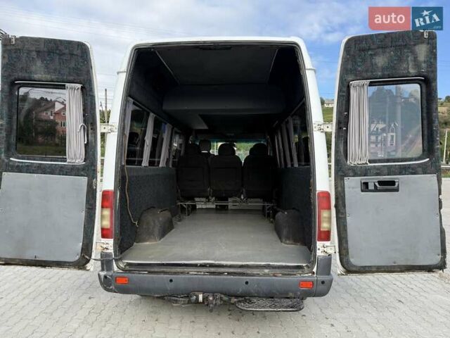 Белый Мерседес Sprinter, объемом двигателя 2.69 л и пробегом 700 тыс. км за 6000 $, фото 6 на Automoto.ua