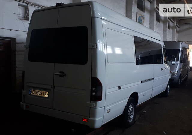 Белый Мерседес Sprinter, объемом двигателя 2.2 л и пробегом 730 тыс. км за 9500 $, фото 2 на Automoto.ua