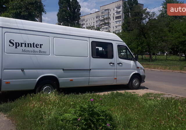 Белый Мерседес Sprinter, объемом двигателя 2.2 л и пробегом 500 тыс. км за 13500 $, фото 14 на Automoto.ua