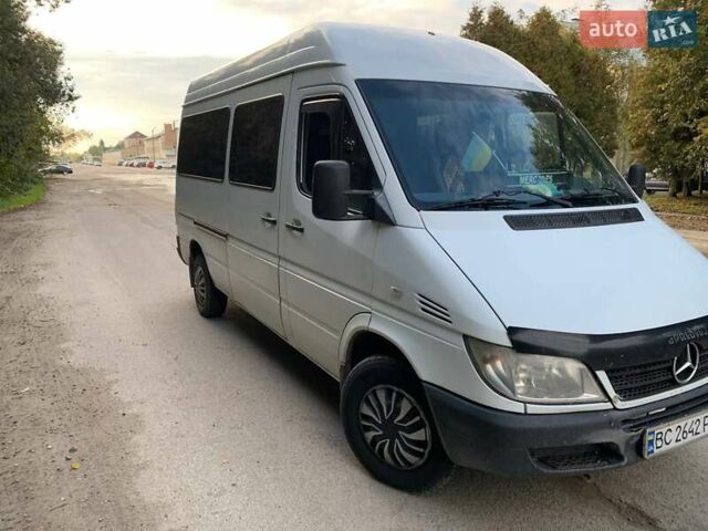 Белый Мерседес Sprinter, объемом двигателя 2.69 л и пробегом 770 тыс. км за 6500 $, фото 4 на Automoto.ua