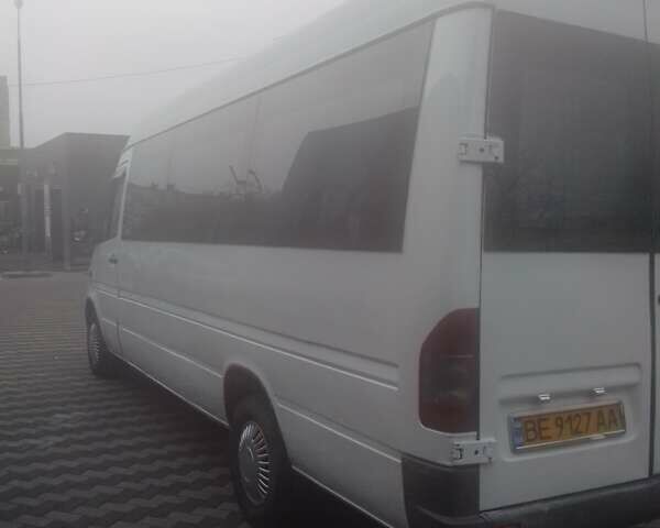 Белый Мерседес Sprinter, объемом двигателя 2.15 л и пробегом 650 тыс. км за 12999 $, фото 4 на Automoto.ua
