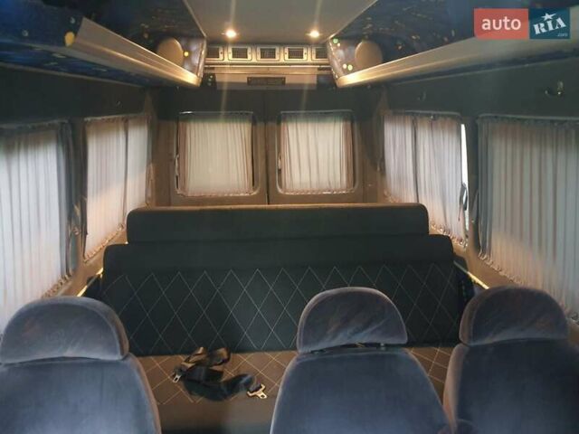 Белый Мерседес Sprinter, объемом двигателя 2.7 л и пробегом 800 тыс. км за 10000 $, фото 3 на Automoto.ua