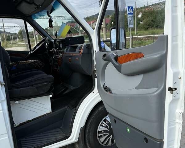 Белый Мерседес Sprinter, объемом двигателя 2.69 л и пробегом 700 тыс. км за 6000 $, фото 8 на Automoto.ua