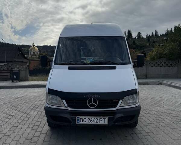 Белый Мерседес Sprinter, объемом двигателя 2.69 л и пробегом 700 тыс. км за 6000 $, фото 1 на Automoto.ua
