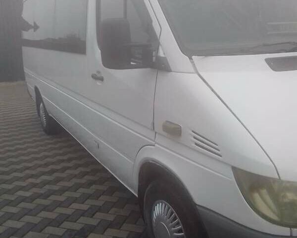 Белый Мерседес Sprinter, объемом двигателя 2.15 л и пробегом 650 тыс. км за 12999 $, фото 2 на Automoto.ua